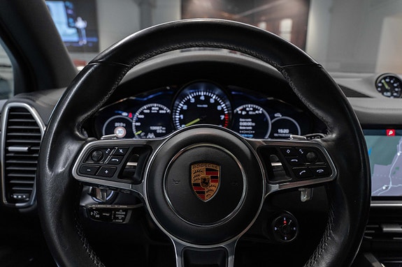 Porsche Cayenne 22 of 30