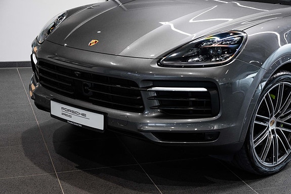 Porsche Cayenne 2 of 30