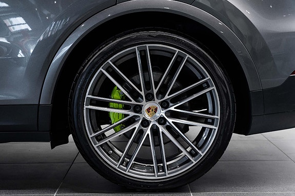 Porsche Cayenne 6 of 30