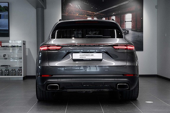 Porsche Cayenne 9 of 30