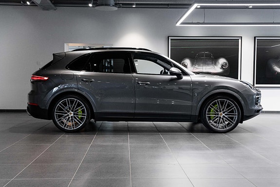 Porsche Cayenne 11 of 30