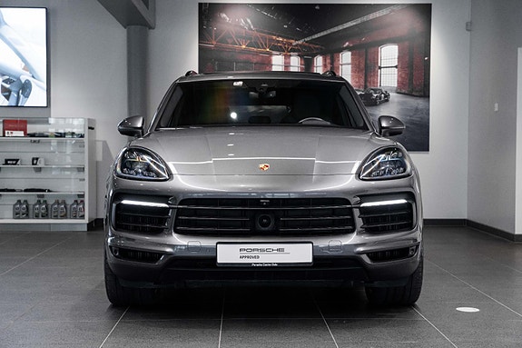 Porsche Cayenne 18 of 30