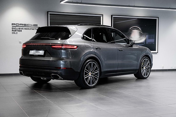 Porsche Cayenne 14 of 30