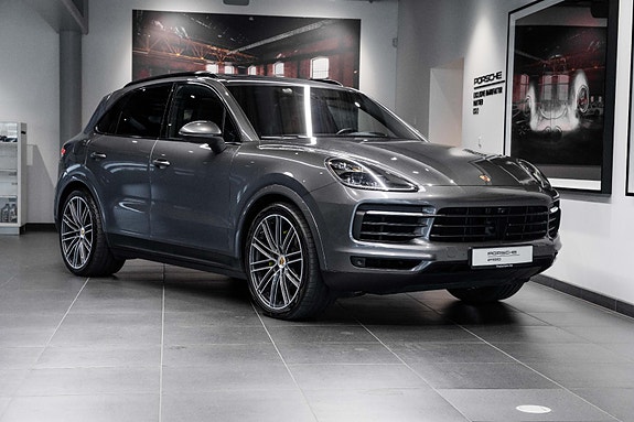 Porsche Cayenne 16 of 30