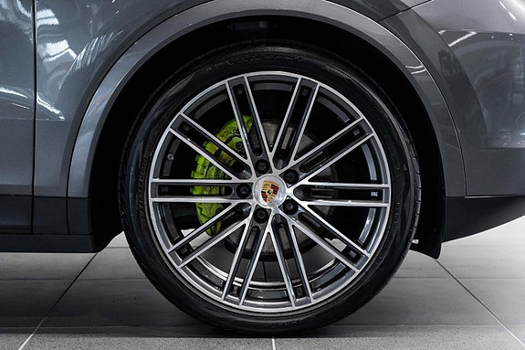 Porsche Cayenne 13 of 30