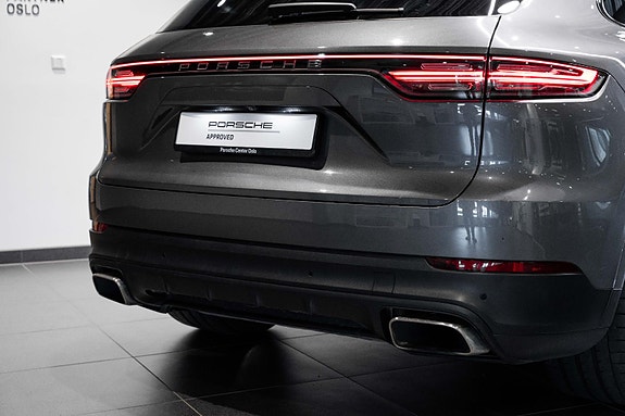 Porsche Cayenne 15 of 30