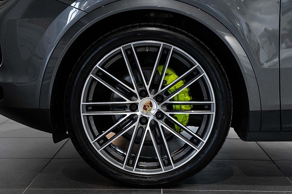 Porsche Cayenne 5 of 30