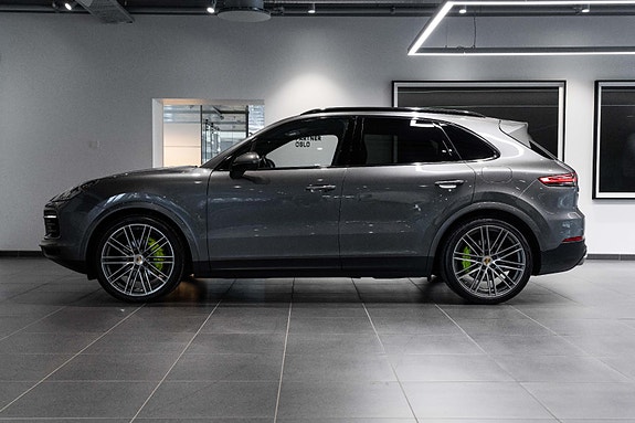 Porsche Cayenne 4 of 30