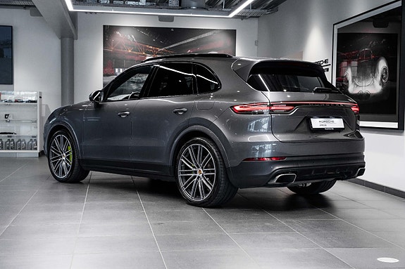 Porsche Cayenne 7 of 30
