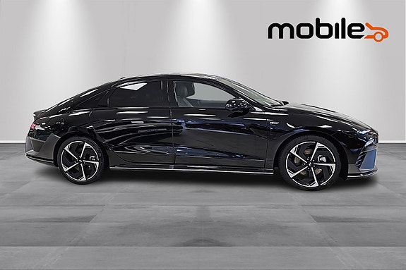 Hyundai Ioniq 6 2 of 25