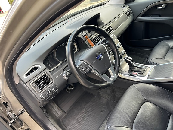 Volvo XC70 11 of 22
