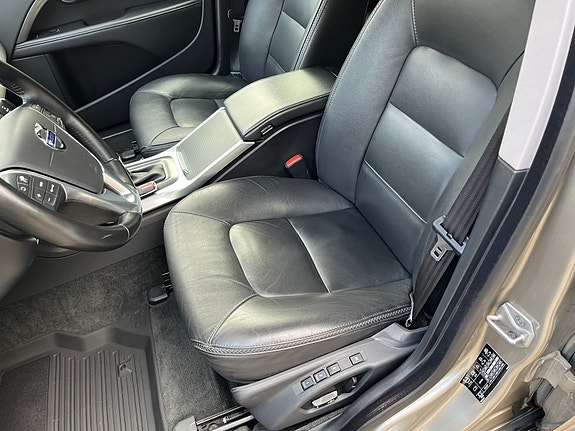 Volvo XC70 10 of 22
