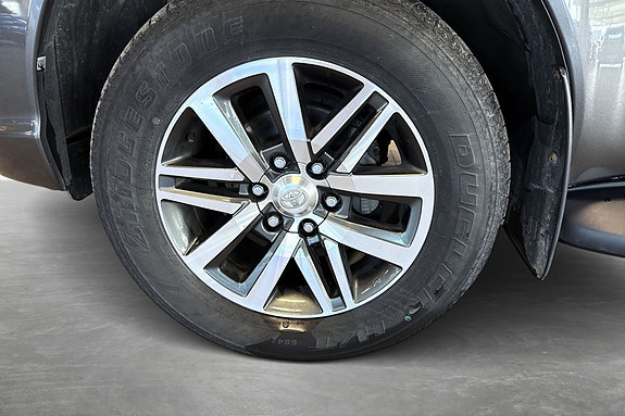 Toyota HiLux 9 of 15