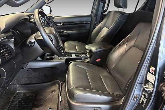 Toyota HiLux 10 of 15