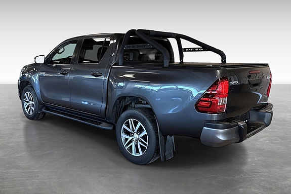Toyota HiLux 7 of 15