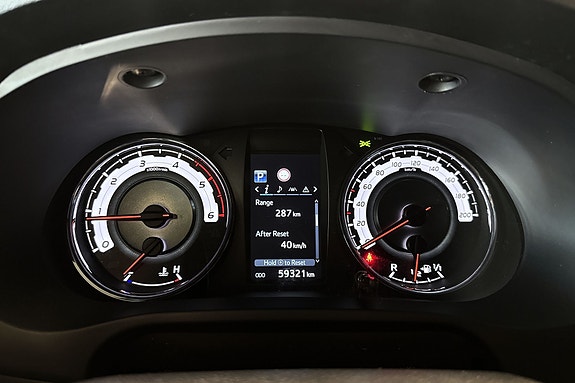 Toyota HiLux 12 of 15