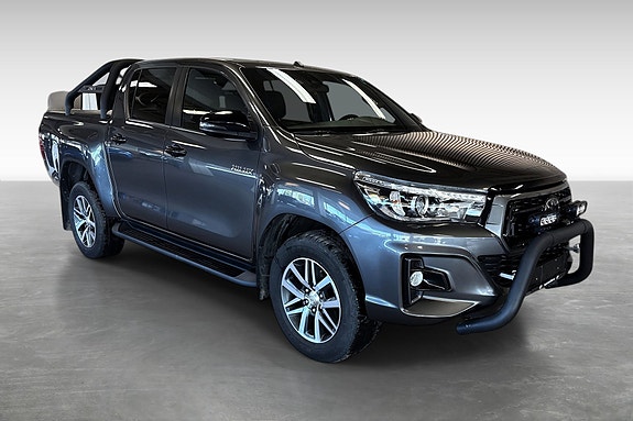 Toyota HiLux 2 of 15
