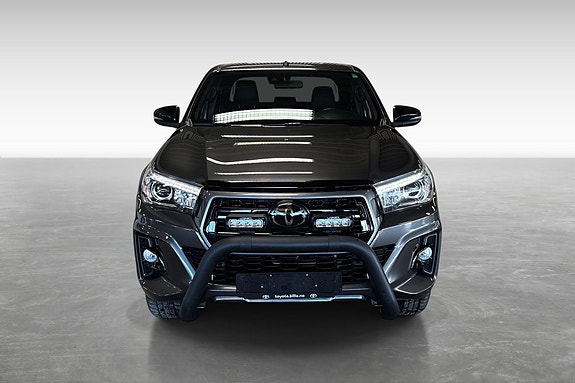 Toyota HiLux 3 of 15