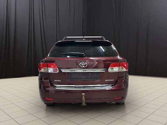 Toyota Avensis 4 of 25