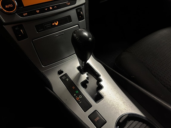 Toyota Avensis 16 of 25