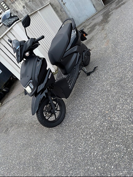 Yamaha RayZR 125 3 of 9
