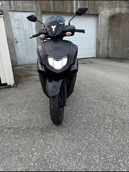 Yamaha RayZR 125 2 of 9