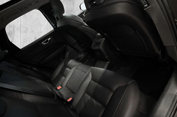 Volvo XC60 16 of 22