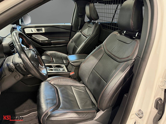 Ford Explorer 13 of 30