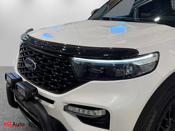 Ford Explorer 11 of 30