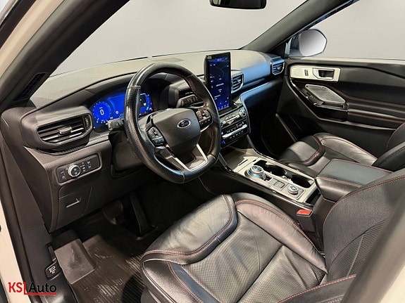 Ford Explorer 12 of 30