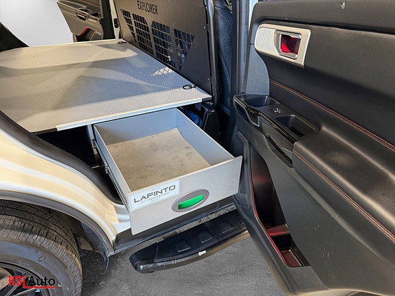 Ford Explorer 27 of 30