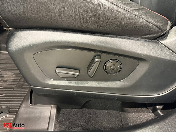 Ford Explorer 23 of 30