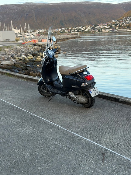 Vespa LX 125 4 of 7