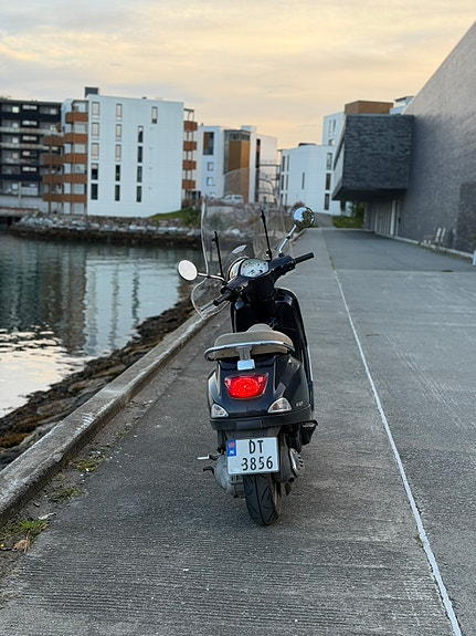 Vespa LX 125 5 of 7
