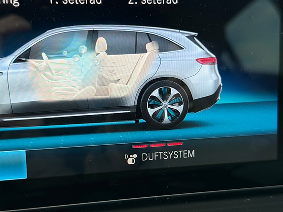 Mercedes-Benz EQC400 21 of 30
