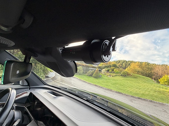 Mercedes-Benz EQC400 18 of 30