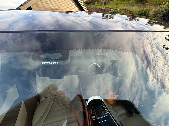 Mercedes-Benz EQC400 17 of 30