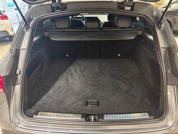 Mercedes-Benz EQC400 28 of 30