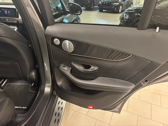 Mercedes-Benz EQC400 8 of 30