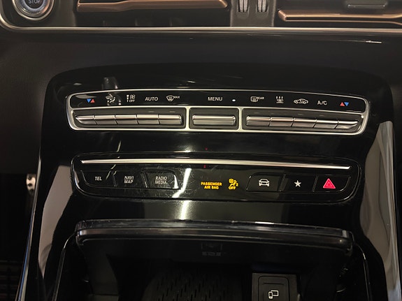 Mercedes-Benz EQC400 18 of 30