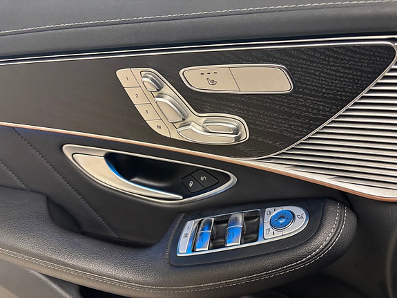 Mercedes-Benz EQC400 22 of 30