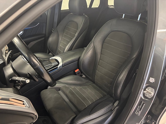 Mercedes-Benz EQC400 25 of 30