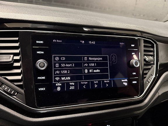 Volkswagen T-Roc 16 of 30