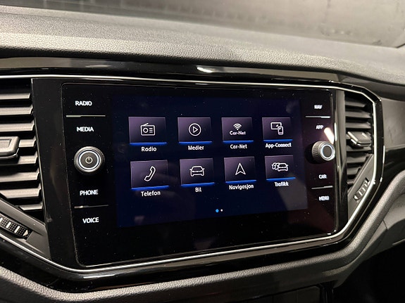 Volkswagen T-Roc 18 of 30