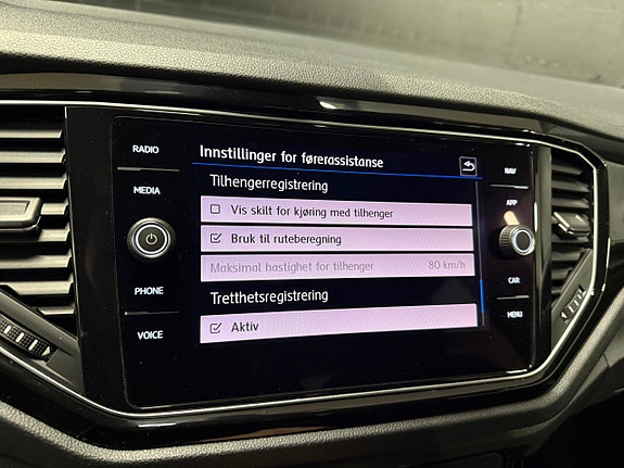 Volkswagen T-Roc 23 of 30