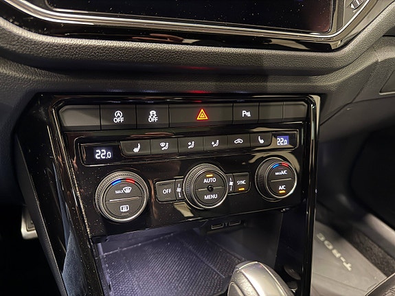 Volkswagen T-Roc 26 of 30
