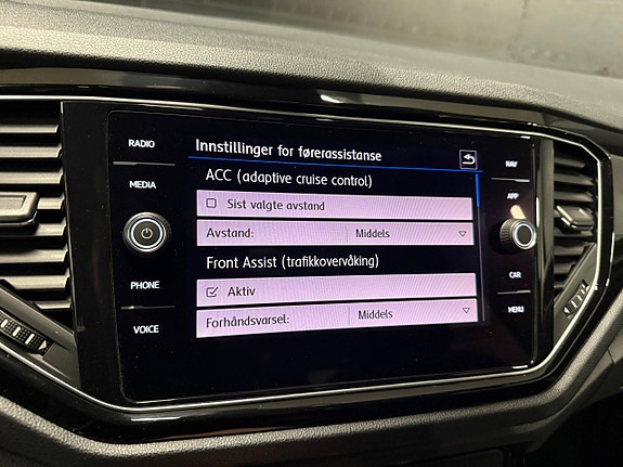 Volkswagen T-Roc 20 of 30