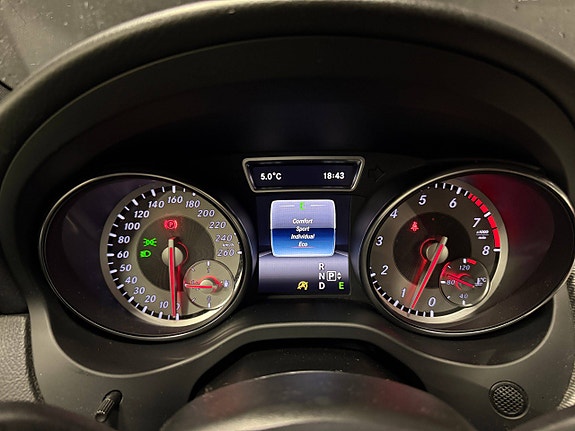 Mercedes-Benz GLA200 14 of 24