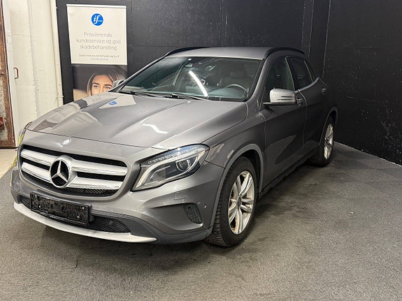 Mercedes-Benz GLA200 4 of 24