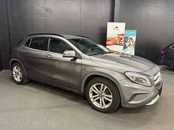 Mercedes-Benz GLA200 2 of 24